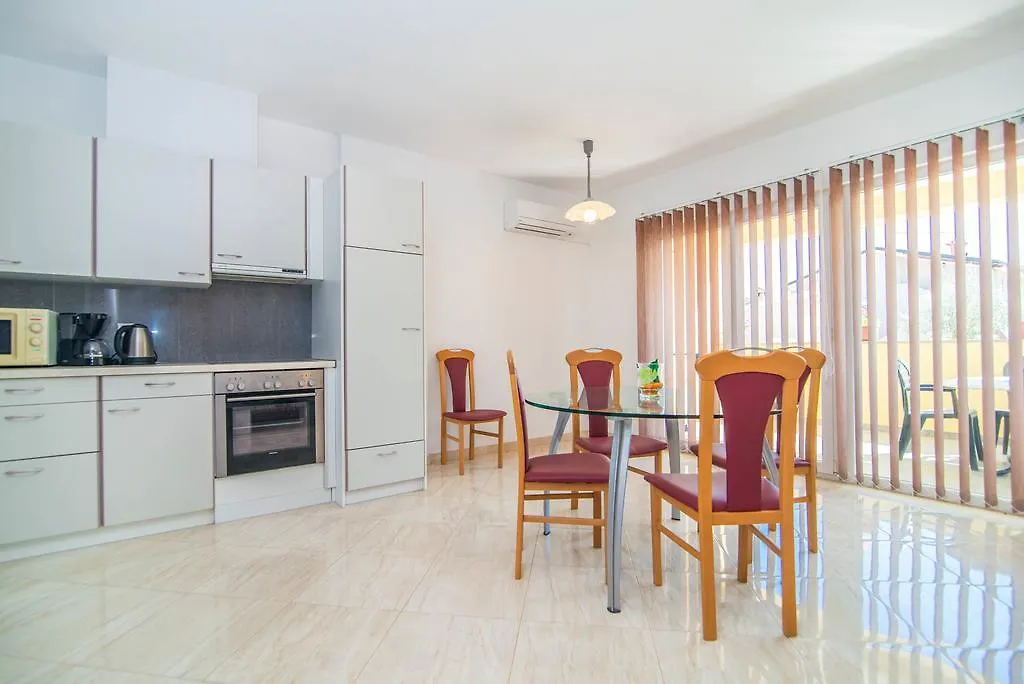 Apartment Una 2 Pula 0*,  Croatia