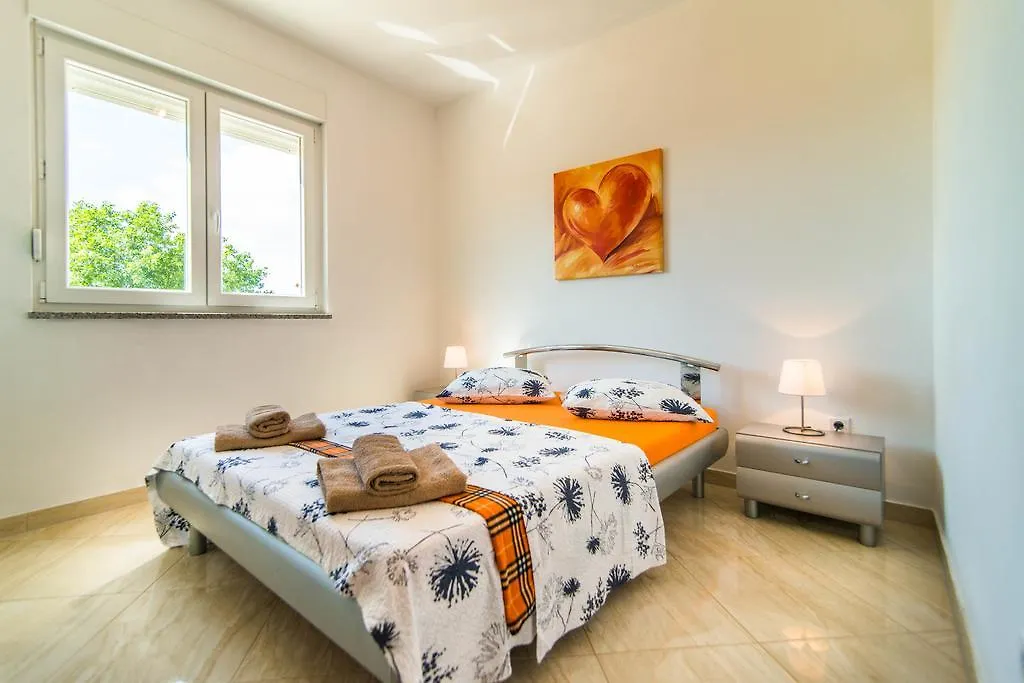 Apartment Una 2 Pula 0*,  Croatia