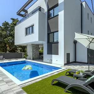 exclusive-villa-ema.hotels-in-trogir.com/