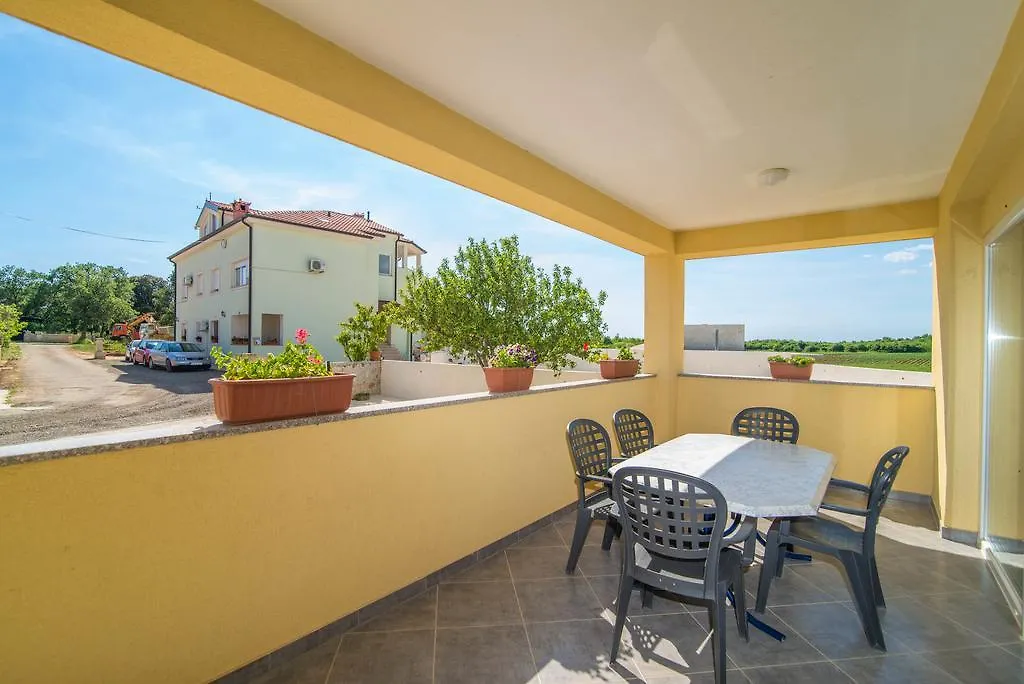 Apartment Una 2 Pola 0*,  Croazia